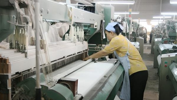 Quy Trình Dệt Vải: 2 Phương Pháp Thủ Công Và Công Nghiệp