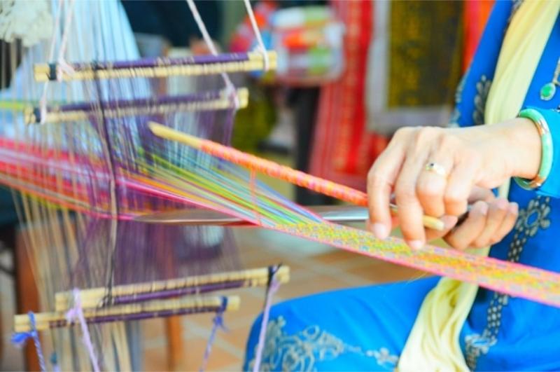 chỉ tơ tằm có giá thành khá cao