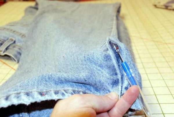 Những câu hỏi thường gặp về cách sửa quần jean bị rộng ống