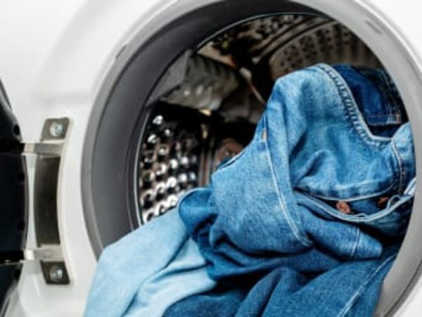 Hạn chế giặt quần jean thường xuyên