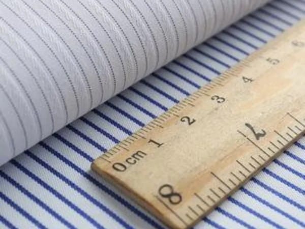 Cắt mẫu vải theo đúng số đo thực tế