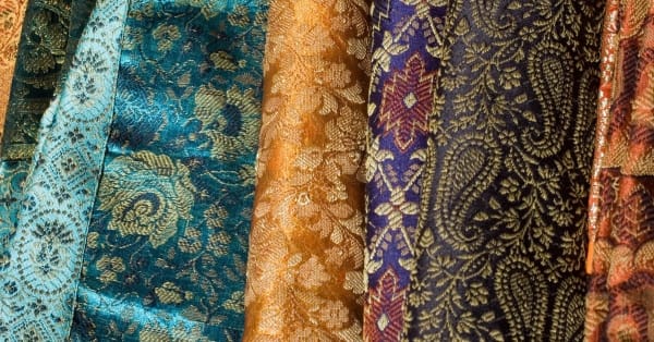 Làm sao để phân biệt đâu là vải gấm thật?