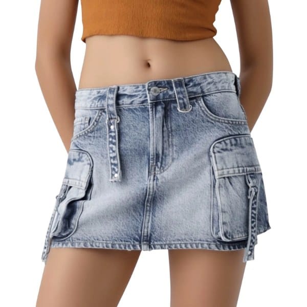 Theo dáng váy ôm nhẹ