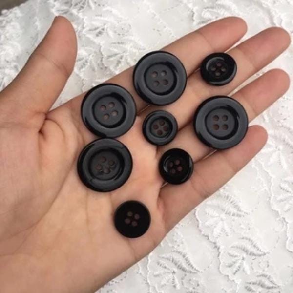 Gắn cúc quần để điều chỉnh độ rộng