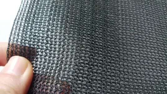 Lưới che nắng dệt kim 30 và 60 khác nhau như nào?