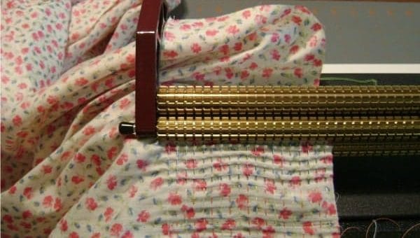 Máy chạy smocking là gì? Ứng dụng của máy smocking trong ngành may mặc và thời trang