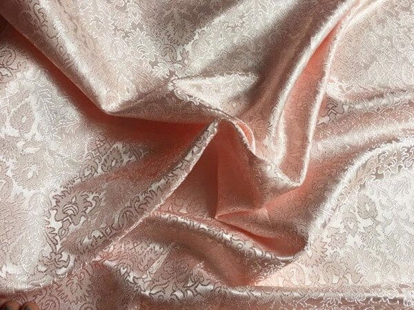 Tổng hợp thông tin về vải gấm may áo dài